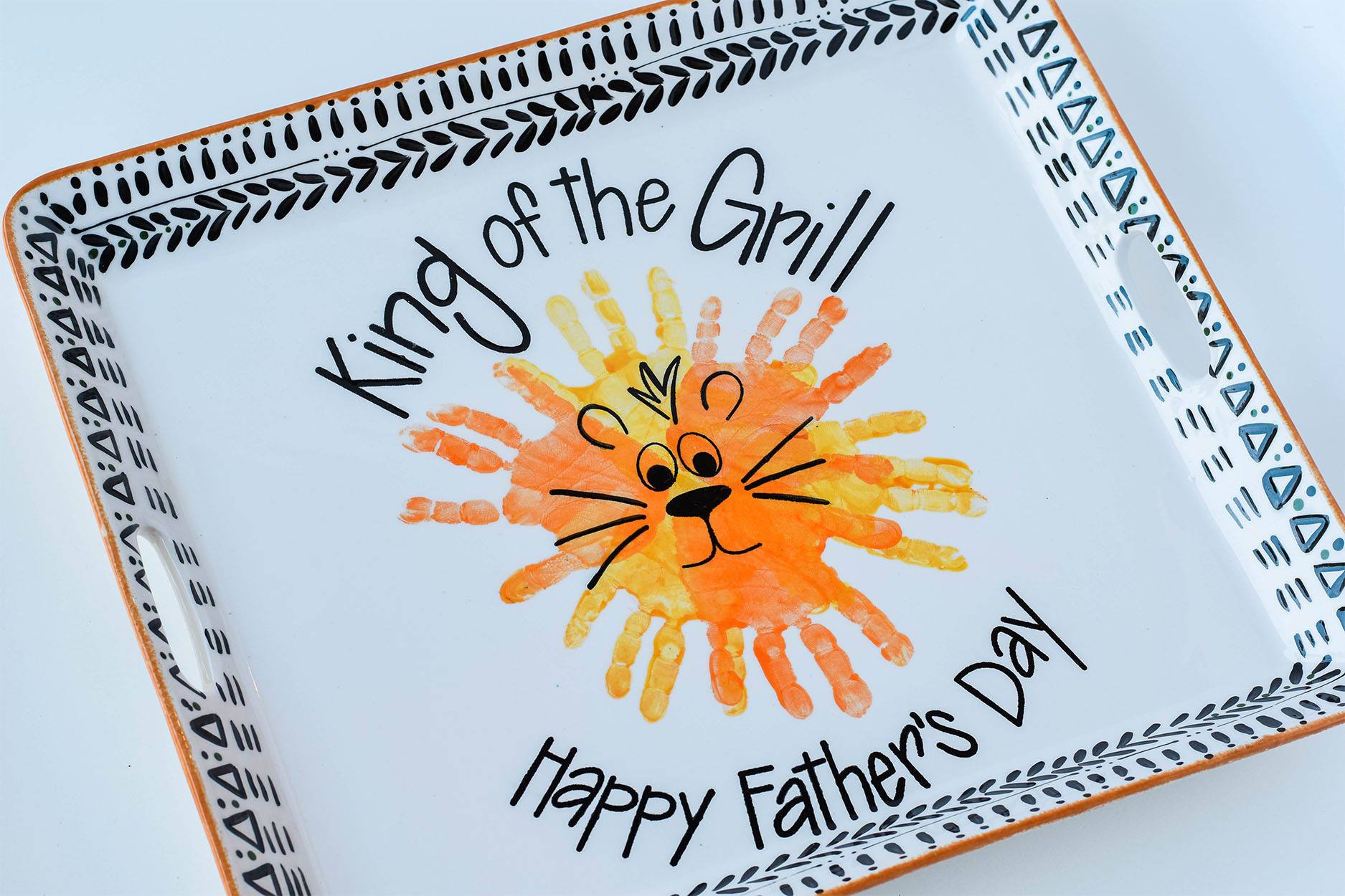A father 's day card with handprints of a lion.